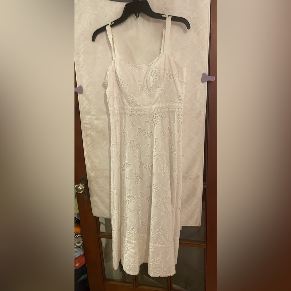 Lilly Pulitzer sz 6 nwt
Smoke free home. 
Cabana eyelet dress resort white